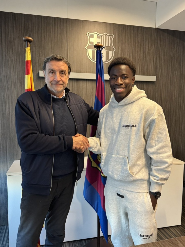 巴萨官方:和15岁小将通卡拉达成续约协议,年满16岁生效